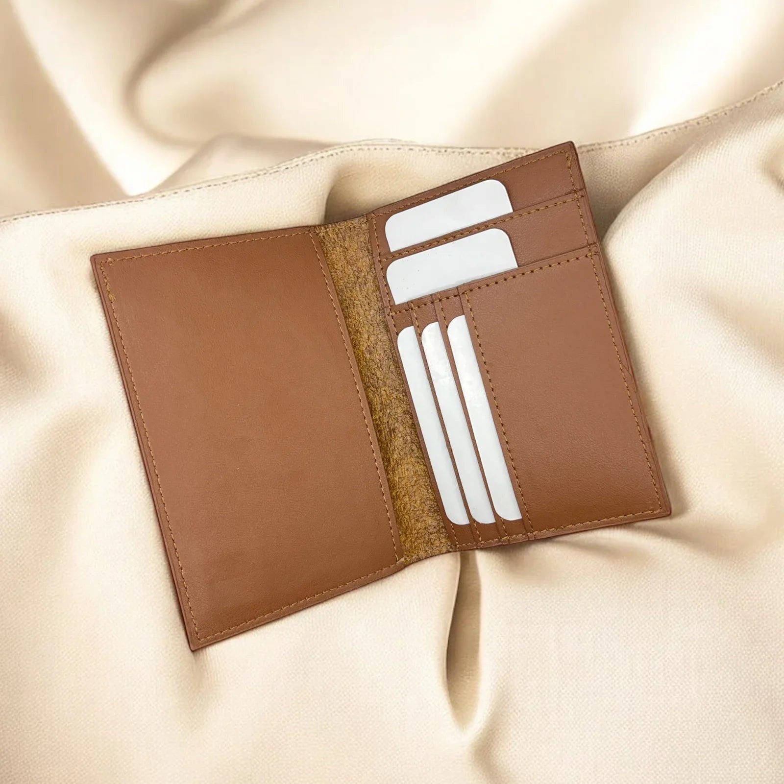 Portefeuille RFID Kochi protĂ©geant cartes et documents, en cuir de coco vĂ©gĂ©tal, idĂ©e cadeau femme sĂ©curisĂ©e â Koolkado